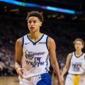 库里遇对手了！WNBA新星克拉克32分7记三分，谦逊回应三分对决